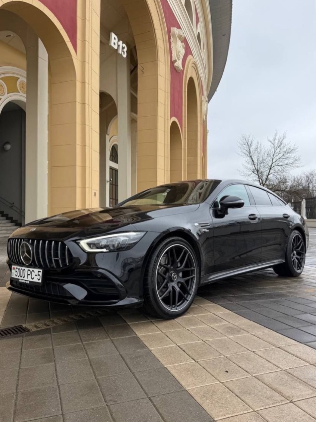 Чёрные многоспицевые диски Mercedes после покраски