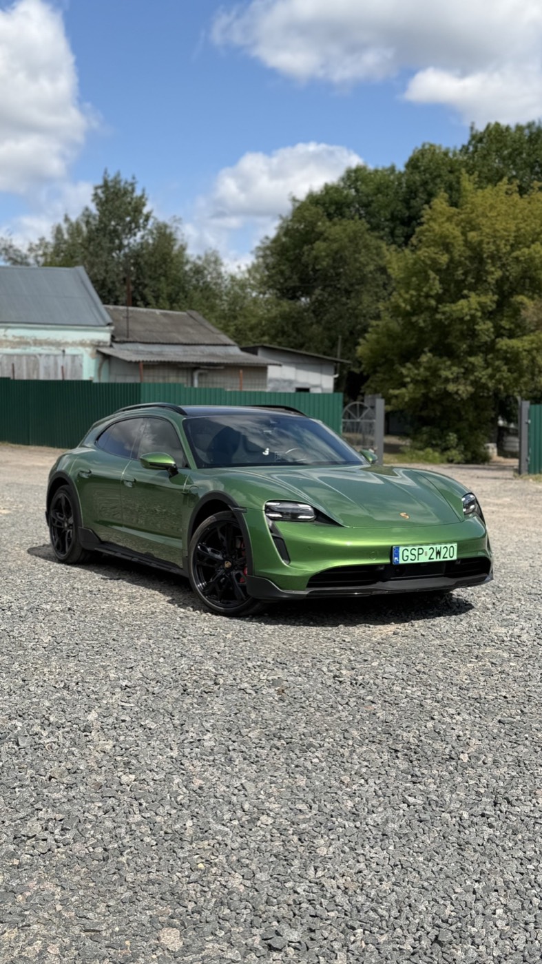 Покраска чёрных дисков Porsche Taycan Cross Turismo